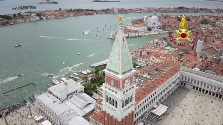 Galleria foto 'Maltempo, a Venezia un drone ispeziona il campanile San Marco' - foto 1