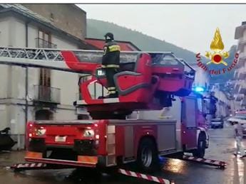Galleria foto 'Maltempo, sindaco Monteforte Irpino: “Se non smette di piovere qui finimondo, non uscite”' - foto 1