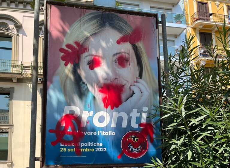 Bari, imbrattati i manifesti elettorali di Giorgia Meloni – FOTO