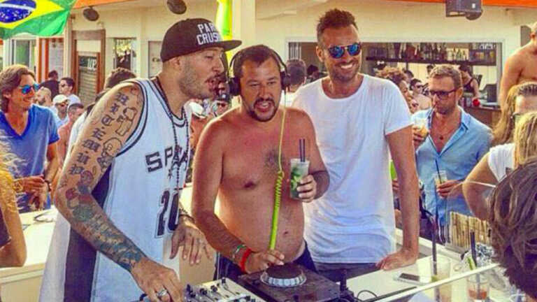 Galleria foto 'Dal Papeete al Trampolino: Matteo Salvini  riparte da Bari' - foto 1