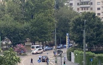 Galleria foto 'Milano, 22enne accoltellata in piazza della Repubblica' - foto 1