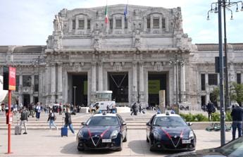 Galleria foto 'Milano, deruba un uomo e ne ferisce due che intervengono: arrestato' - foto 1