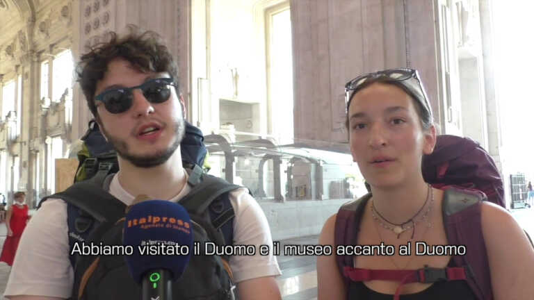 Galleria foto 'Milano si prepara al ferragosto, meno residenti più turisti' - foto 1