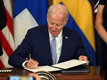 Galleria foto 'Nato, Biden firma ratifica adesione Svezia e Finlandia' - foto 1