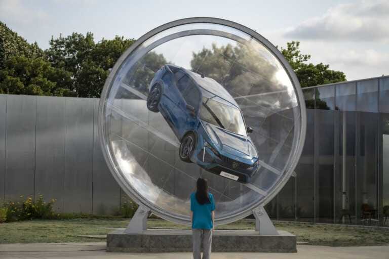 Nella “sfera”, la nuova Peugeot 408 fa girare la testa