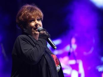 Galleria foto 'Orietta Berti: “Drone su spettatrice? Per fortuna signora sta bene”' - foto 1