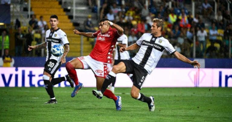 Galleria foto 'Bari, tante emozioni al Tardini: 2-2 contro il Parma' - foto 1