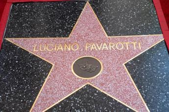 Galleria foto 'Pavarotti, posata la stella sulla Walk of fame a Hollywood' - foto 1