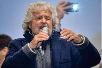 Galleria foto 'Per M5S ipotesi ‘scippo’ a sinistra piazza Ss. Apostoli, Grillo sul palco' - foto 1