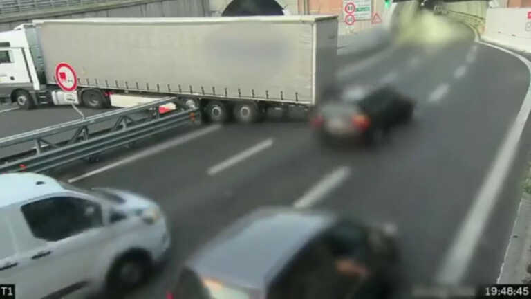 Galleria foto 'Pericolosa inversione a “U” su autostrada Genova, 2 patenti ritirate' - foto 1