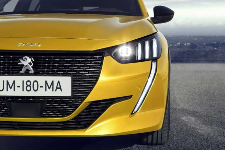 Peugeot, l’artiglio luminoso che firma le vetture del Leone