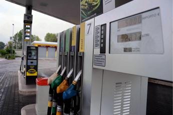 Galleria foto 'Pezzo benzina e diesel, sconto sui carburanti fino al 5 ottobre' - foto 1