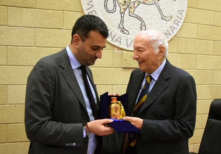 Addio a Piero Angela, il ricordo di Emiliano e Decaro: «Un onore averlo ospitato a Bari»