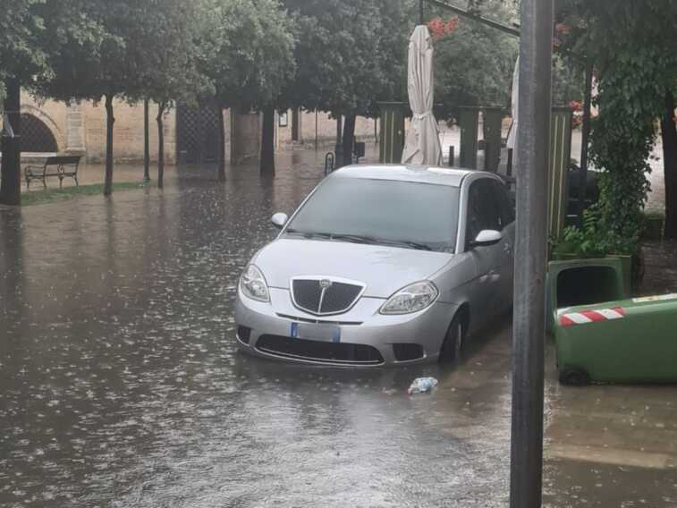 Galleria foto 'Maltempo, altre 24 ore di allerta gialla in Puglia. Disagi per le piogge in Salento – VIDEO' - foto 1