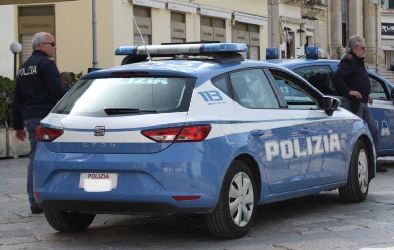 Rubano tre cellulari in pochi minuti: 2 turisti romani arrestati a Lecce