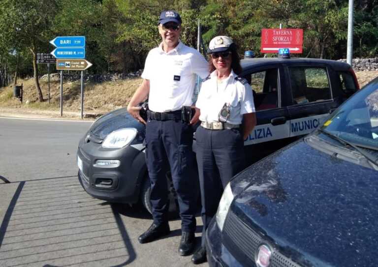 Anziano vagava sulla provinciale ad Andria: salvato dalla Polizia locale