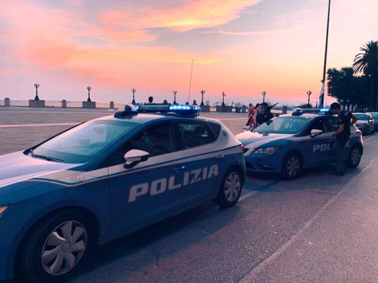 Sequestra una turista e la rapina: arrestato un 28enne a Taranto