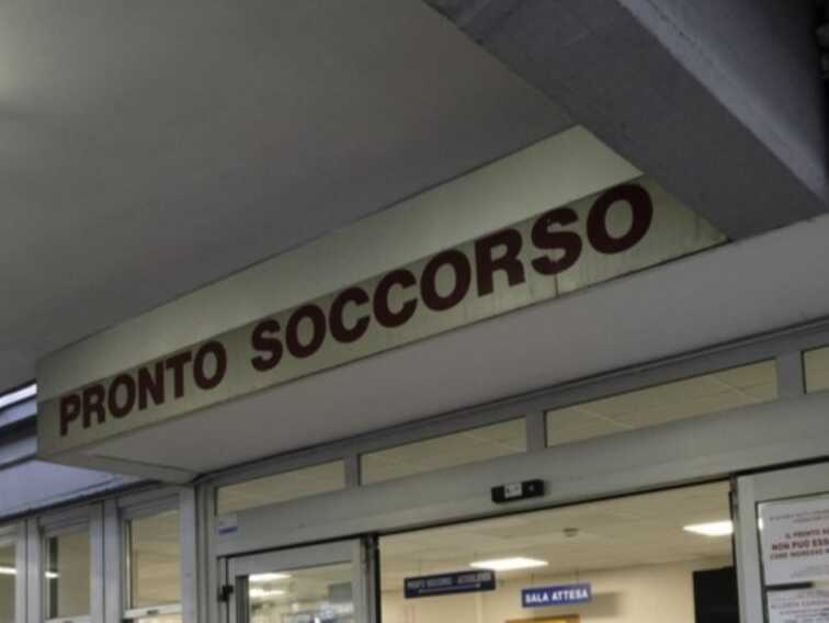 Bari, pregiudicato gambizzato e lasciato davanti al Pronto soccorso: indagini in corso