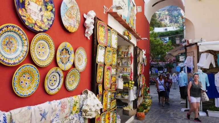 Galleria foto 'Risale la spesa dei turisti stranieri in Italia' - foto 1