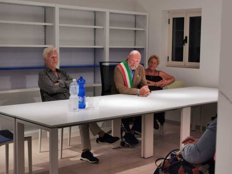 Ron è cittadino onorario delle Isole Tremiti. Lui ringrazia con un concerto improvvisato