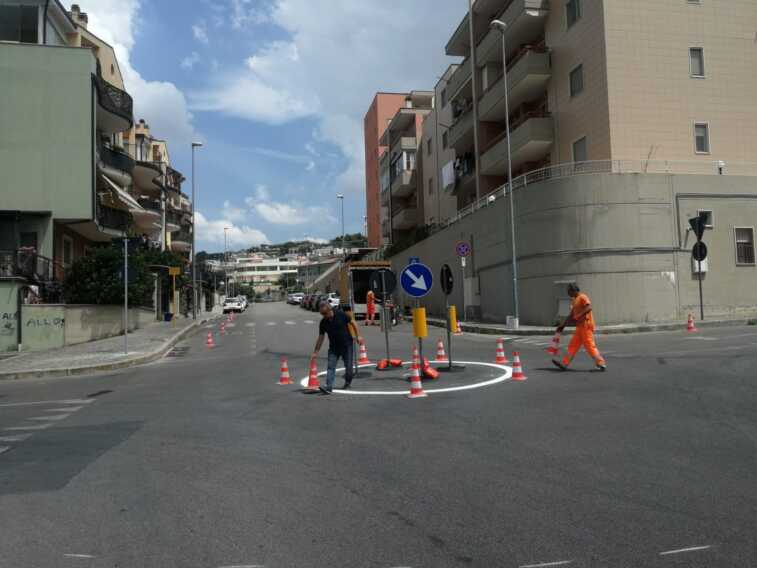 Matera, nuova rotatoria e rifacimento segnaletica orizzontale nel quartiere Arco