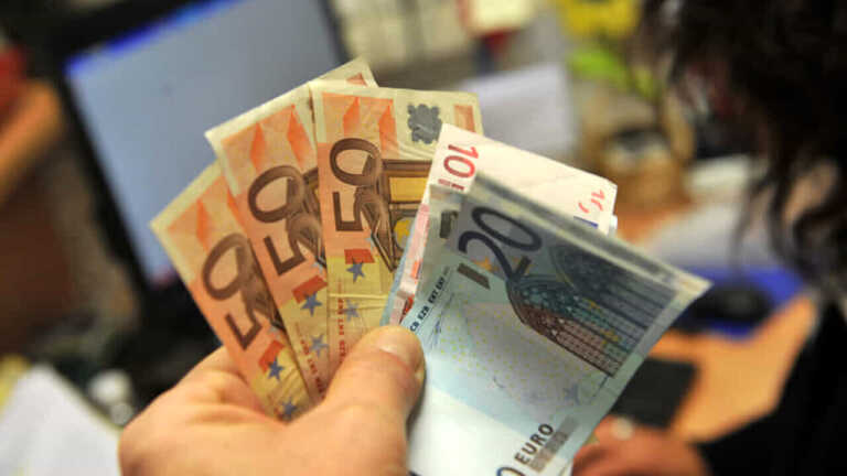 Crollano i salari ma la politica è lontana