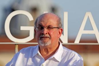 Galleria foto 'Salman Rushdie, chi è l’assalitore' - foto 1