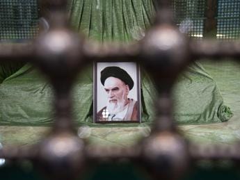 Galleria foto 'Salman Rushdie, la fatwa di Khomeini che lo condannava a morte' - foto 1