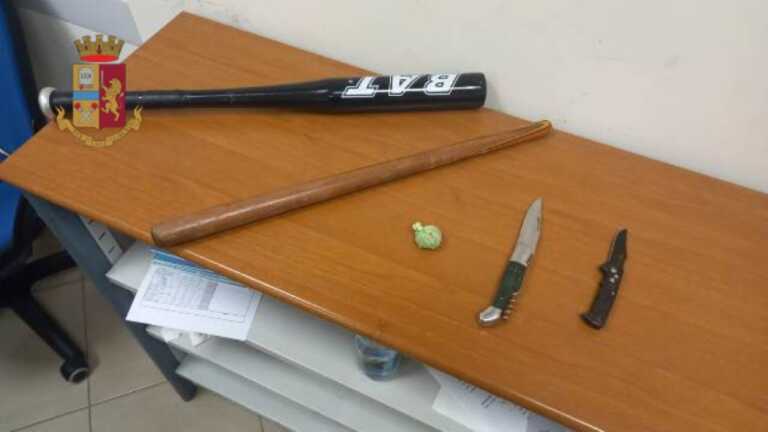 In auto con mazze da baseball e coltelli: una denuncia a Gallipoli