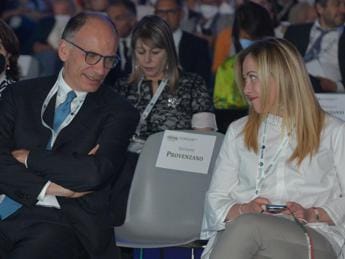 Galleria foto 'Sondaggi politici, Fdi allunga e nuovo record. Pd superato dell’1,6%' - foto 1