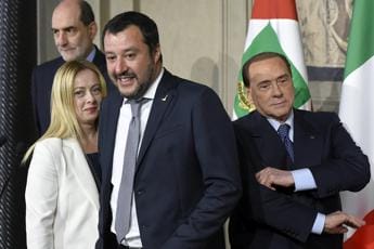 Galleria foto 'Sondaggio politico, elezioni 2022: centrodestra avanti di 16 punti' - foto 1