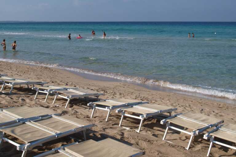 Galleria foto 'Gallipoli: lettini a 80 euro, hotel a 450. Così si “spennano” i turisti' - foto 1