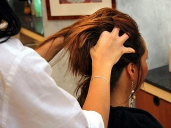 Galleria foto 'Stress? Lo ‘misurano’ i capelli' - foto 1