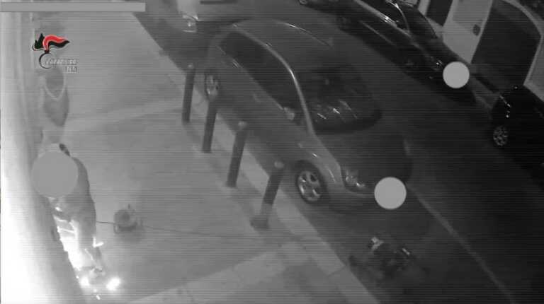Tenta il furto in negozio e chiede il “pizzo” al titolare: 48enne arrestato a Capurso – VIDEO