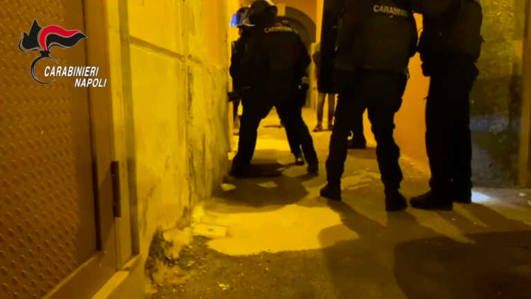 Galleria foto 'Torre Annunziata, anche i bambini per la consegna della droga' - foto 1