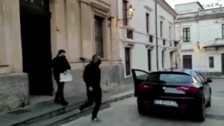Galleria foto 'Truffa e riciclaggio, vasta operazione a Catanzaro' - foto 1