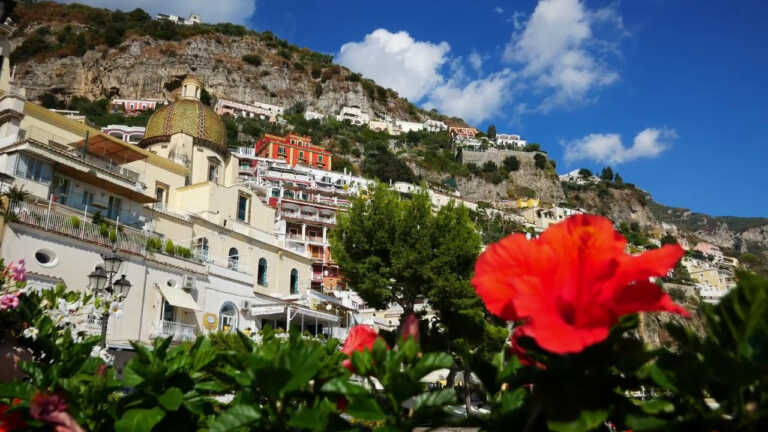Galleria foto 'Turismo, Ferragosto da tutto esaurito in Italia' - foto 1