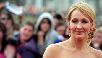 Galleria foto 'Tweet su Salman Rushdie, JK Rowling minacciata: “Sei la prossima”' - foto 1