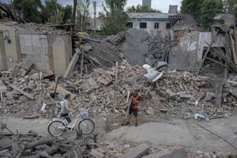 Galleria foto 'Ucraina, Kiev: pesanti raid russi su linea fronte Donetsk' - foto 1