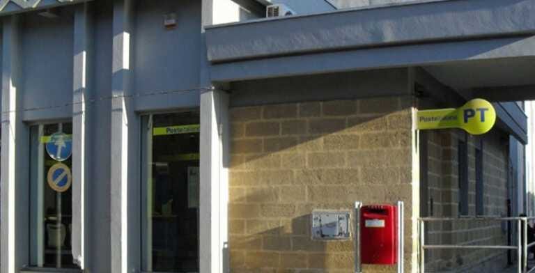 Fanno esplodere il bancomat ma lasciano i soldi: assalto fallito a Latiano