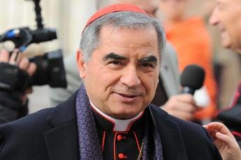 Galleria foto 'Vaticano, Becciu: “Commovente vedere Papa farmi cenni di gioia al Concistoro”' - foto 1