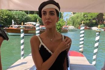 Galleria foto 'Venezia 79, la madrina Rocio Munoz Morales: “Amo l’Italia follemente”-Video' - foto 1