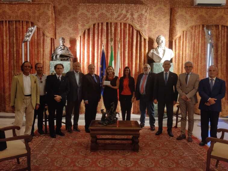 Galleria foto 'Bari, dal Rotary 25mila euro di buoni pasto per i rifugiati ucraini' - foto 1