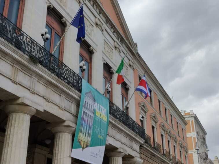 Bari, il Comune espone la bandiera della Costa Rica nel 201esimo anniversario dell’indipendenza
