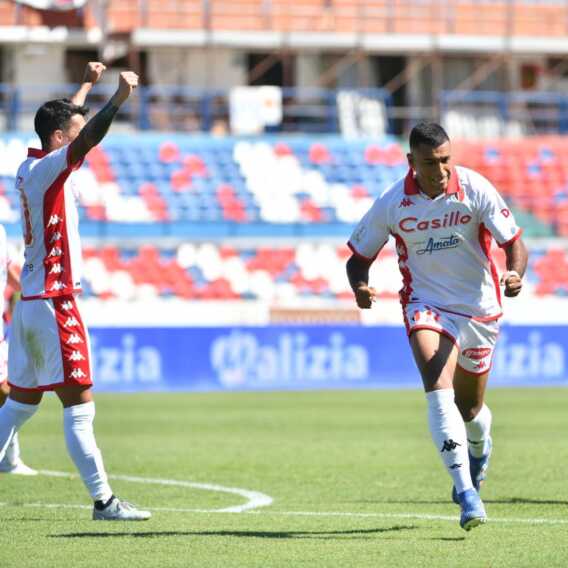 Galleria foto 'Il Bari vince a Cosenza con il goal di Cheridda' - foto 1
