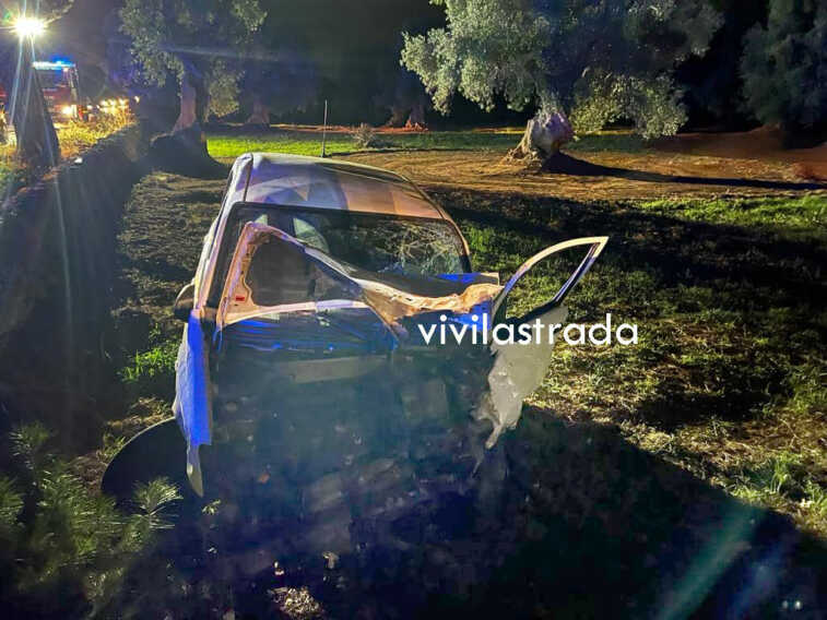 Galleria foto 'Incidente sulla Fasano-Pezze di Greco: tre feriti, uno è grave' - foto 1