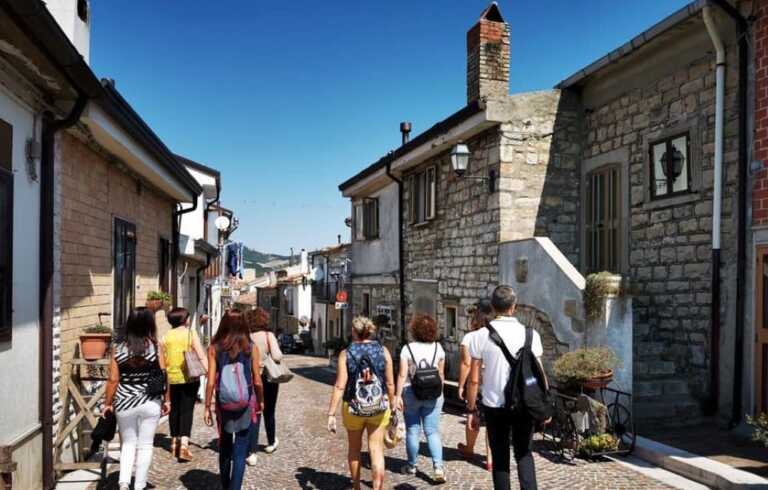 Galleria foto 'Dieci Comuni pugliesi tra le 100 mete d’Italia: «Borghi che si sono fatti strada tra la bellezza»' - foto 1