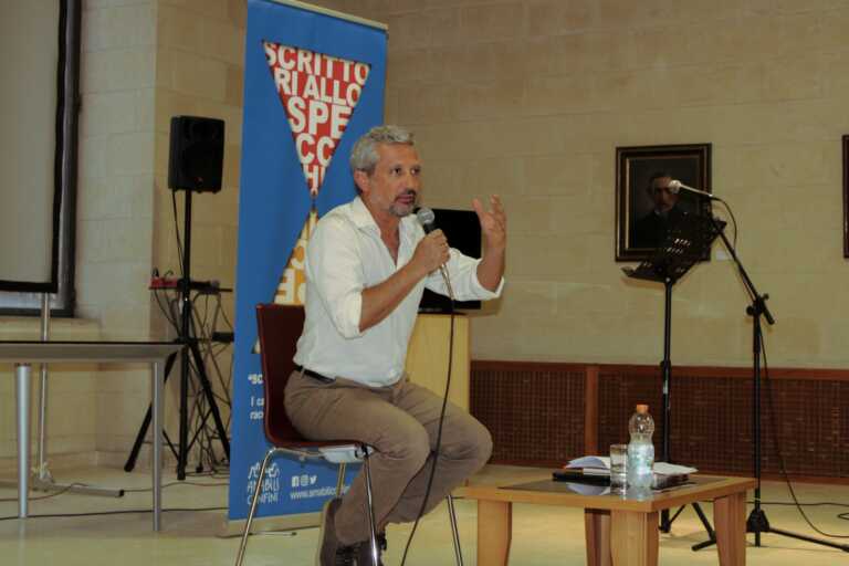 Sul «fil di lama» della traduzione: Lorenzo Flabbi, traduttore e editore di Annie Ernaux in Italia, a Matera per “Scrittori allo Specchio”