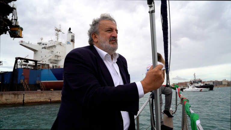 Emiliano alle mamme di Taranto: «Se potessi chiudere l’ex Ilva» – FOTO