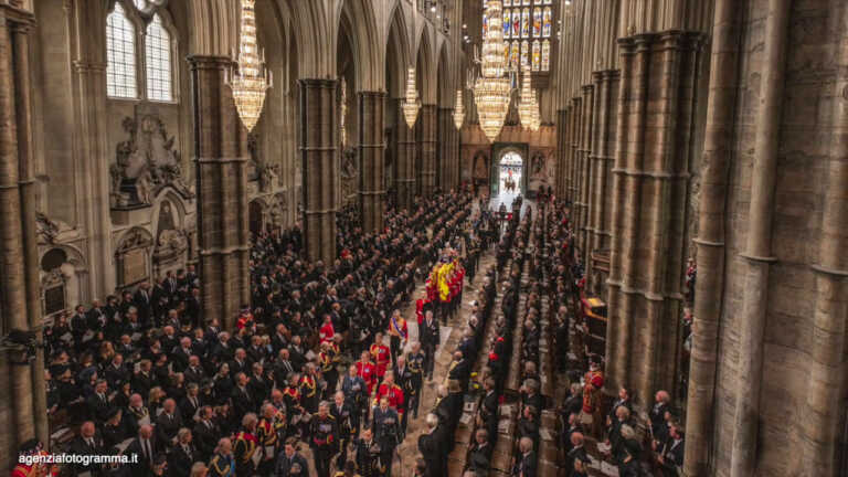 Galleria foto 'A Londra l’ultimo saluto alla regina Elisabetta' - foto 1